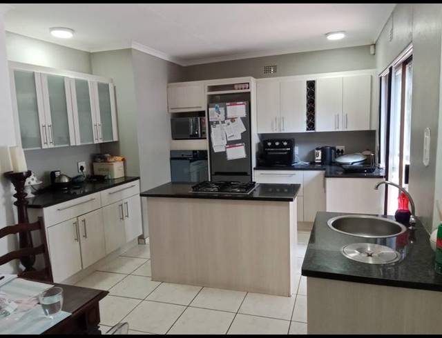 3 BEDROOM HOUSE FOR SALE IN HELDERKRUIN